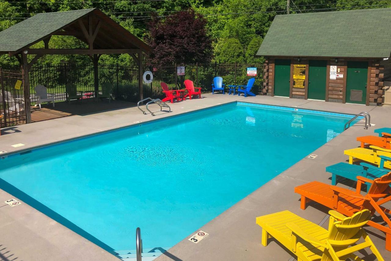 Inviting Sevierville Cabin With Deck And Hot Tub! Екстериор снимка