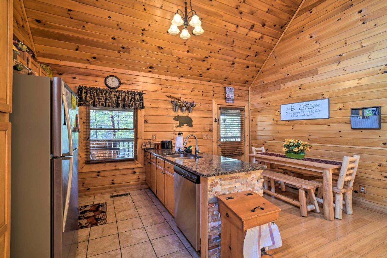 Inviting Sevierville Cabin With Deck And Hot Tub! Екстериор снимка
