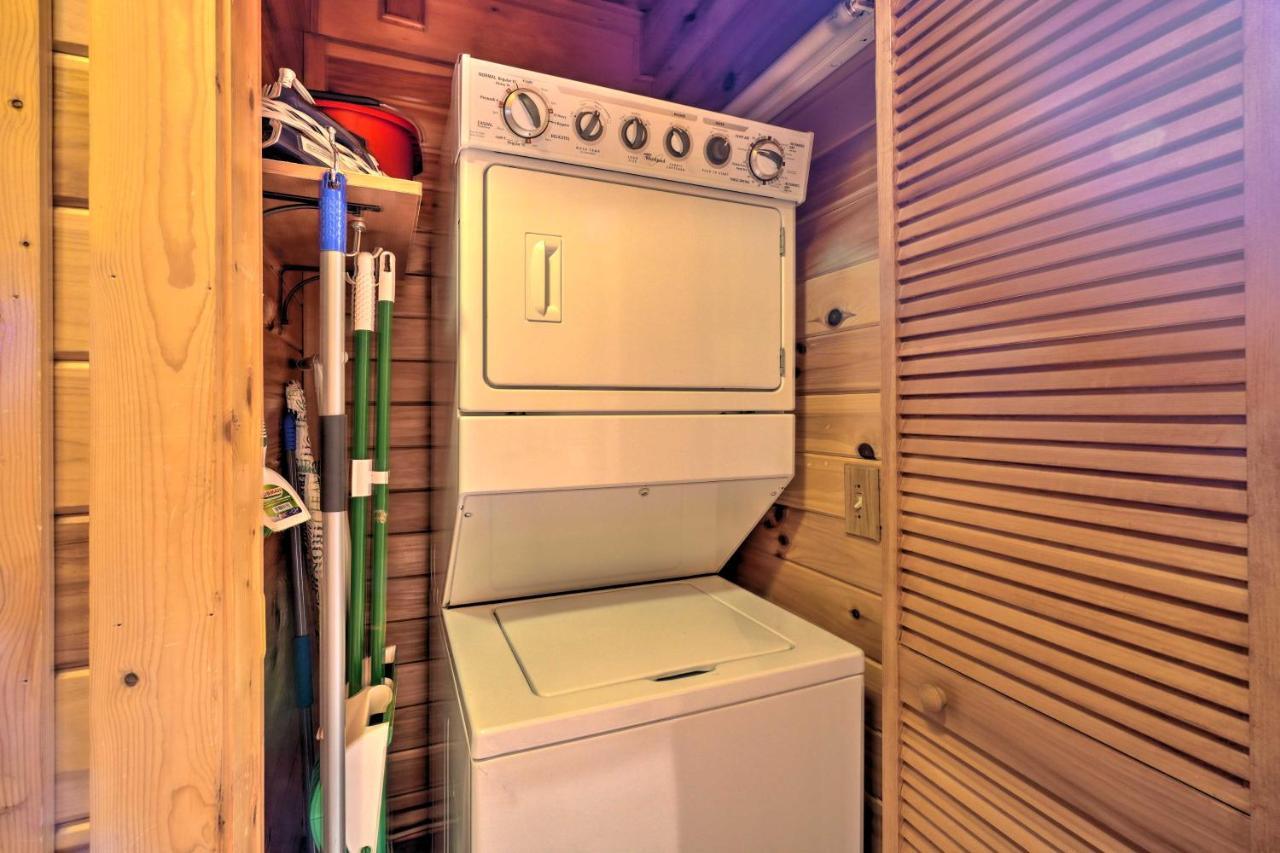 Inviting Sevierville Cabin With Deck And Hot Tub! Екстериор снимка