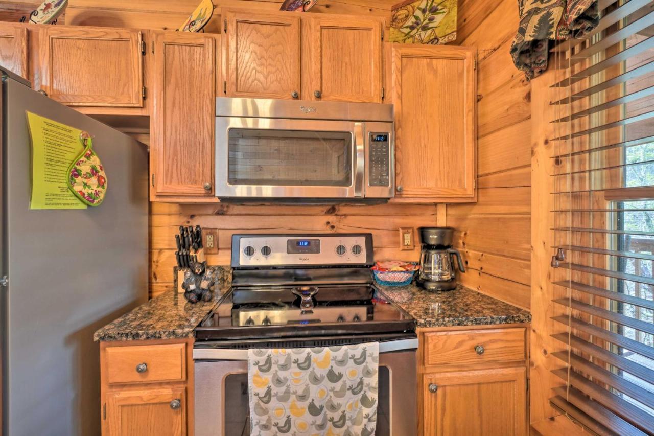 Inviting Sevierville Cabin With Deck And Hot Tub! Екстериор снимка