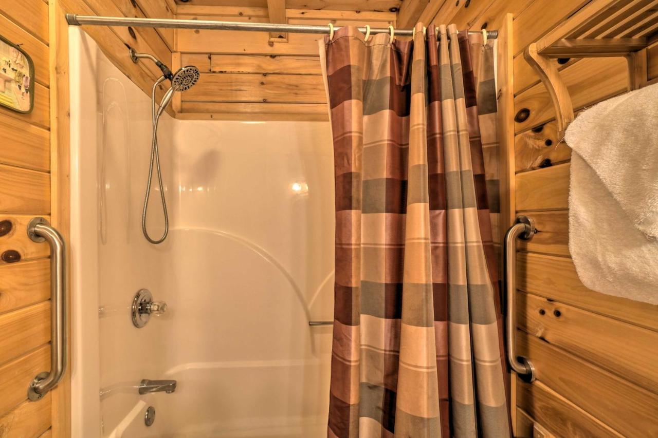 Inviting Sevierville Cabin With Deck And Hot Tub! Екстериор снимка