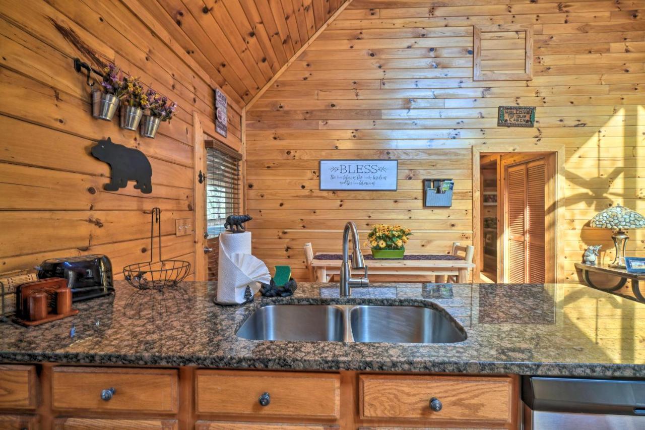 Inviting Sevierville Cabin With Deck And Hot Tub! Екстериор снимка