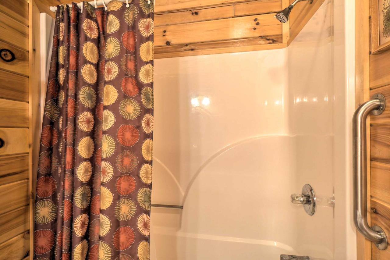 Inviting Sevierville Cabin With Deck And Hot Tub! Екстериор снимка