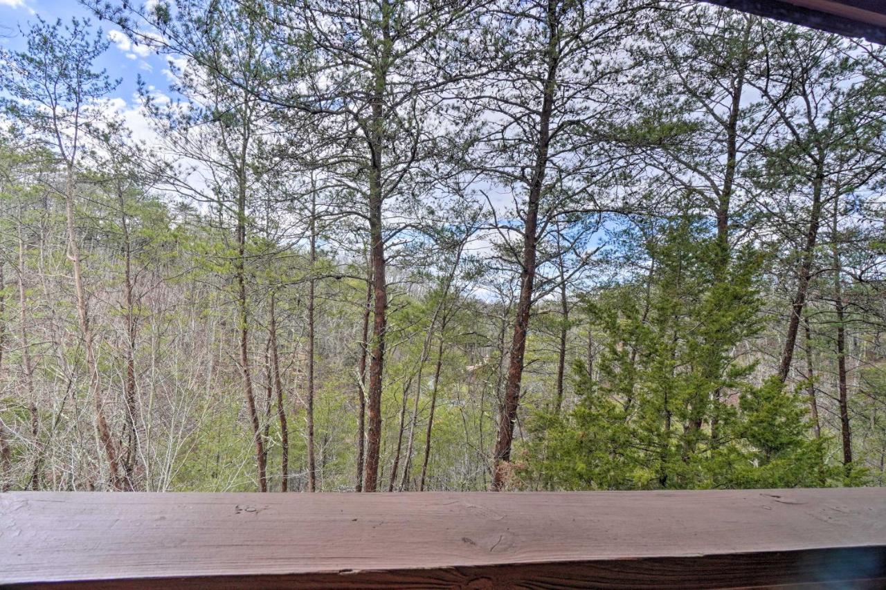 Inviting Sevierville Cabin With Deck And Hot Tub! Екстериор снимка
