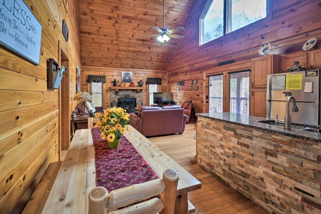 Inviting Sevierville Cabin With Deck And Hot Tub! Екстериор снимка