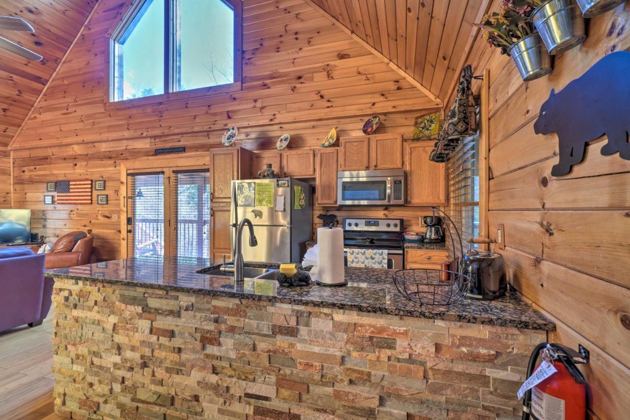Inviting Sevierville Cabin With Deck And Hot Tub! Екстериор снимка